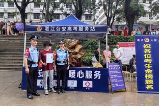 汉诺威96比赛中出现狙击前CEO的tifo，比赛一度中断